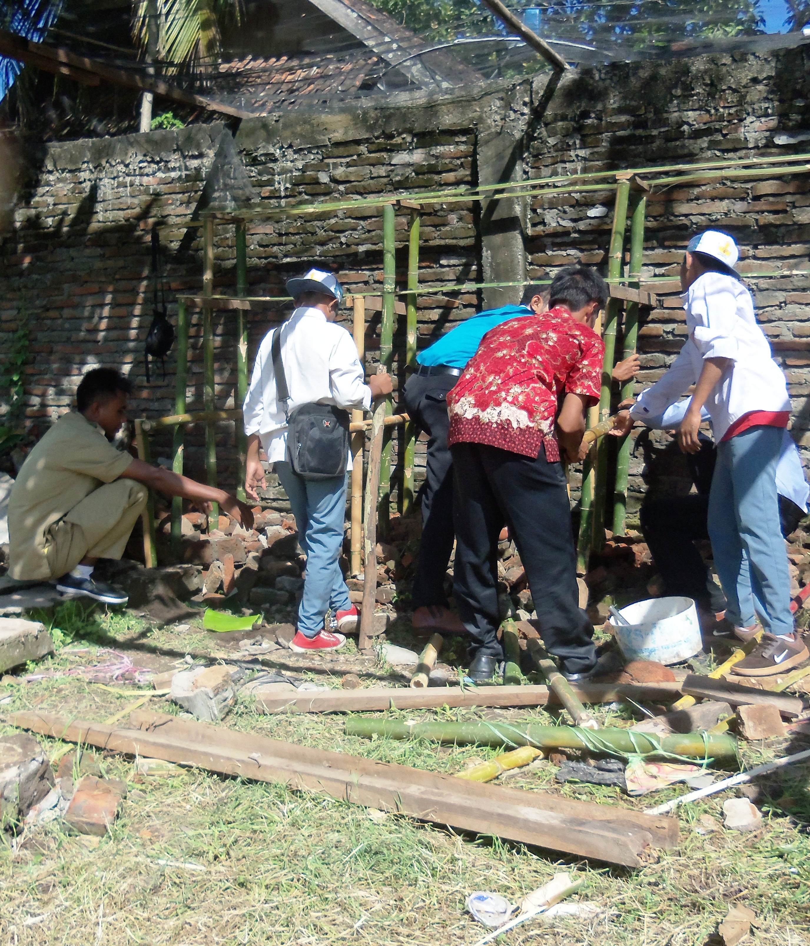 Cover Kegiatan Apoter SMK 165 Ambalawi